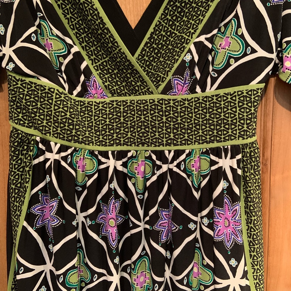Beautiful summer dress! Something cute and summery to wear to the office! - Picture 3 of 3